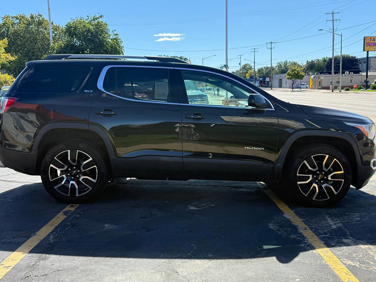 Used 2019 GMC Acadia SLT w/ LPO, Black Accent Package image 6