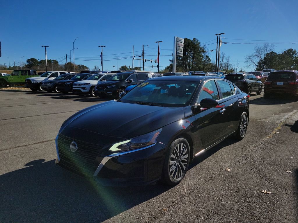 Used 2023 Nissan Altima 2.5 SV w/ SV Premium Package image 7