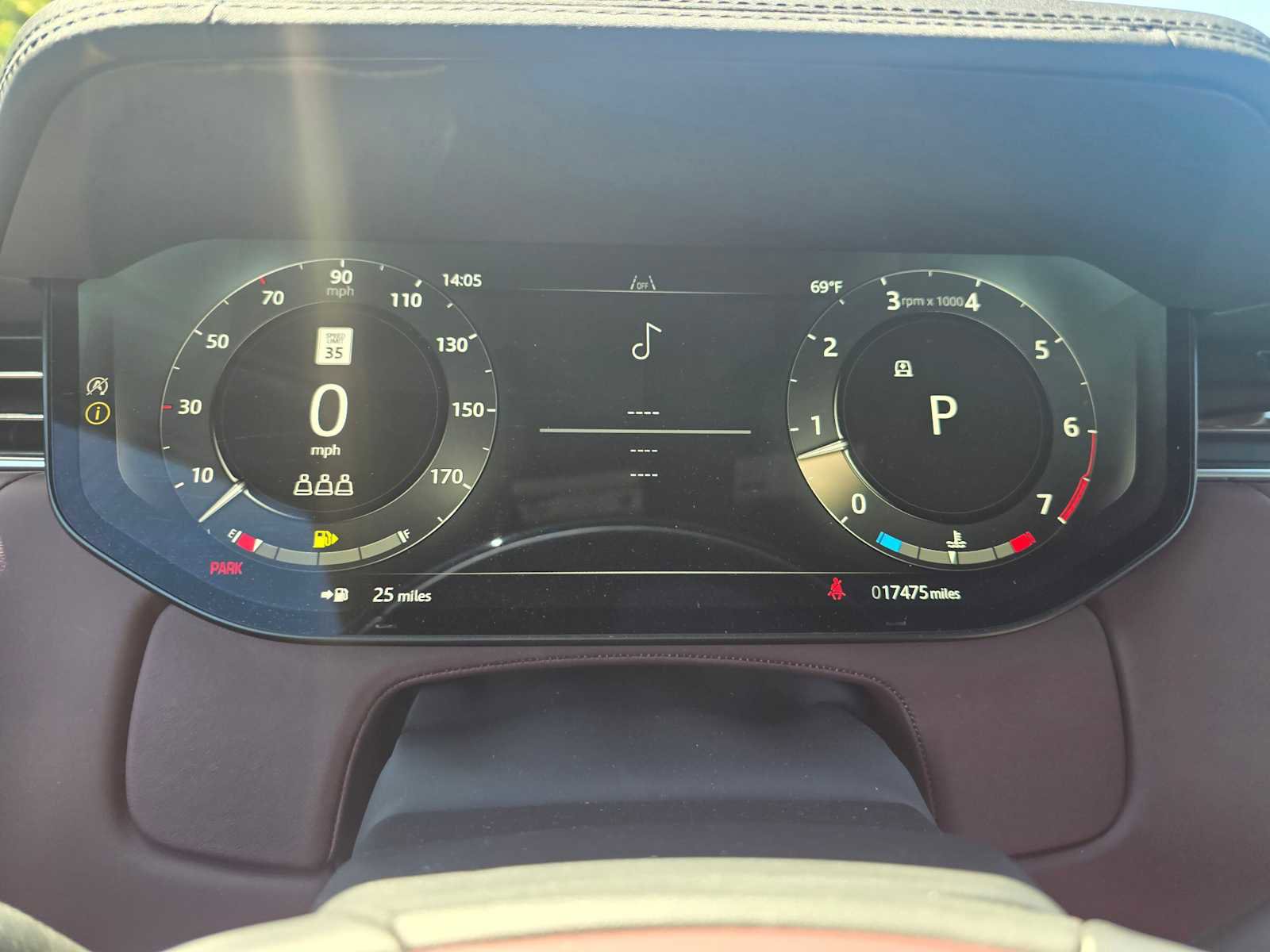 Used 2025 Land Rover Range Rover SE image 27