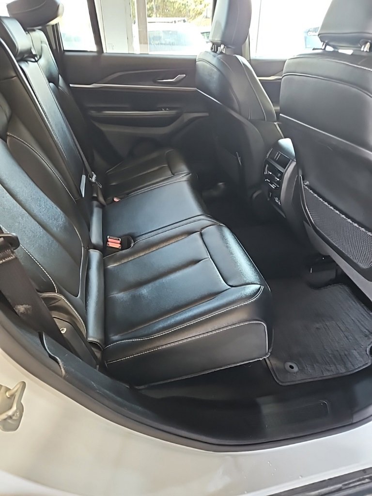 Used 2024 Jeep Grand Cherokee Limited image 17