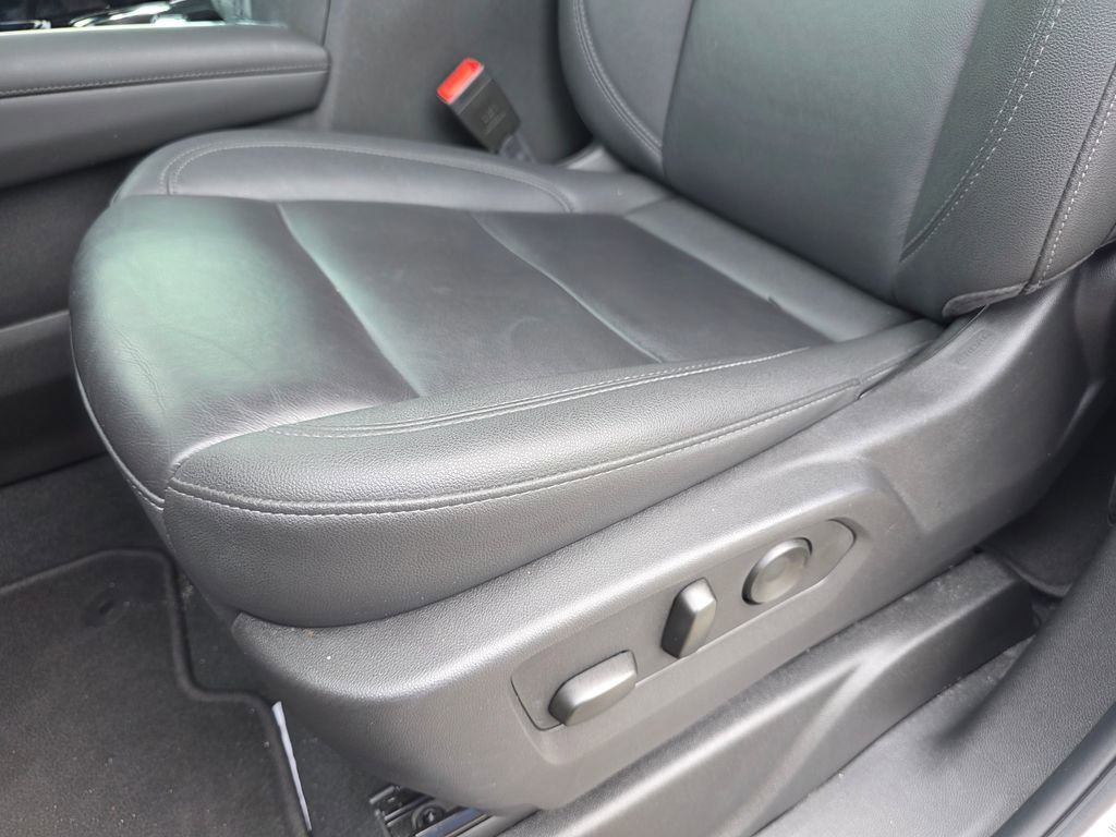 Used 2025 Chevrolet Tahoe LT AWD/4WD image 13