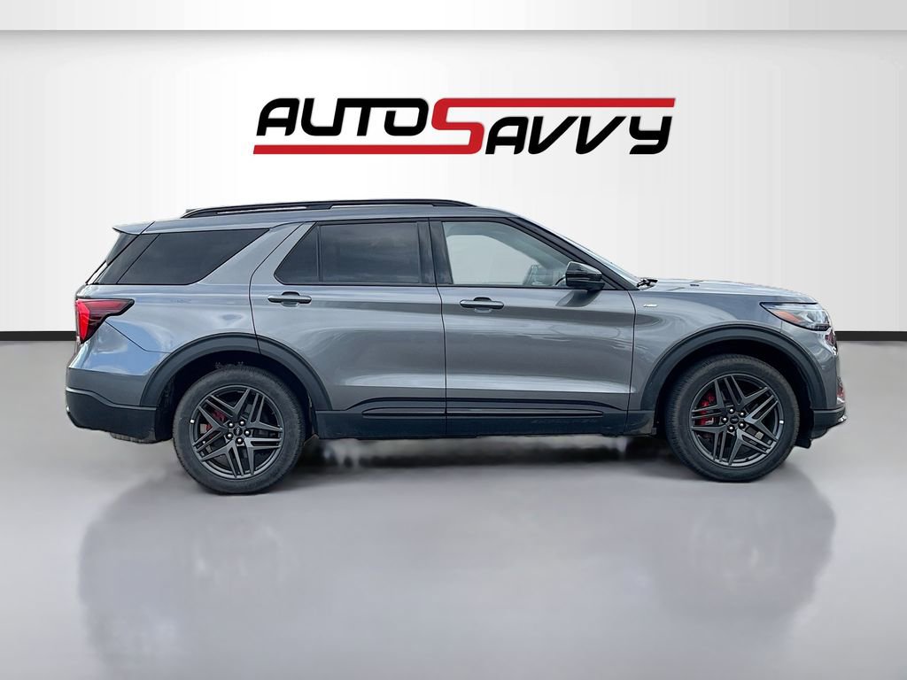 Used 2025 Ford Explorer ST-Line w/ ST-Line Street Pack image 8