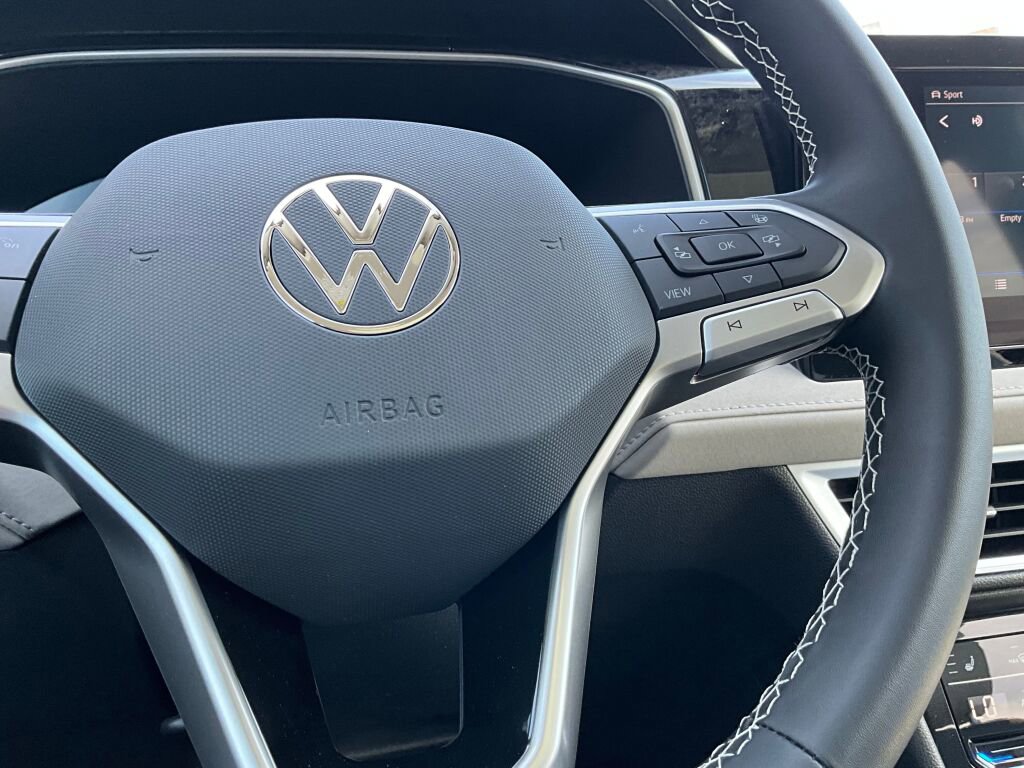 New 2025 Volkswagen Taos SE image 21