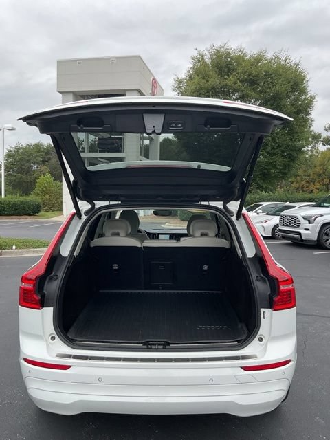 Used 2022 Volvo XC60 B5 Momentum w/ Climate Package FWD image 20