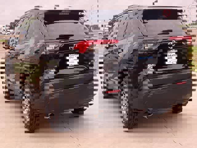 Used 2024 Toyota RAV4 XLE w/ Convenience Package image 5