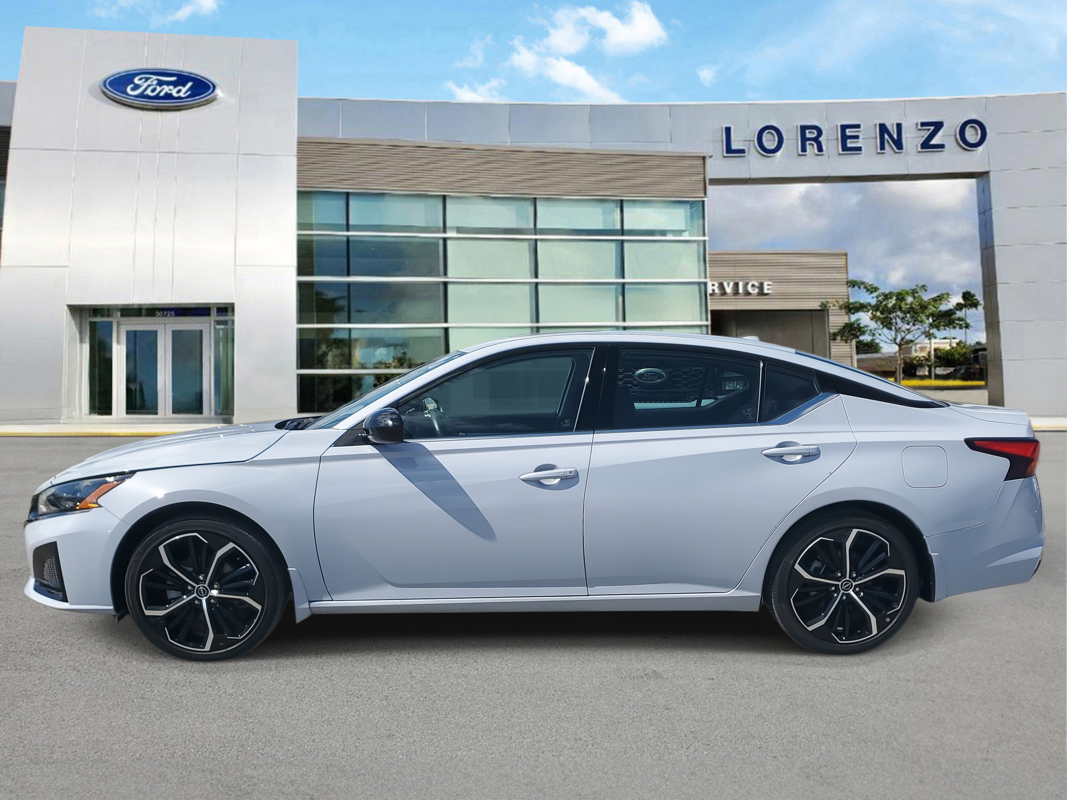 Used 2024 Nissan Altima 2.5 SR w/ SR Premium Package image 8