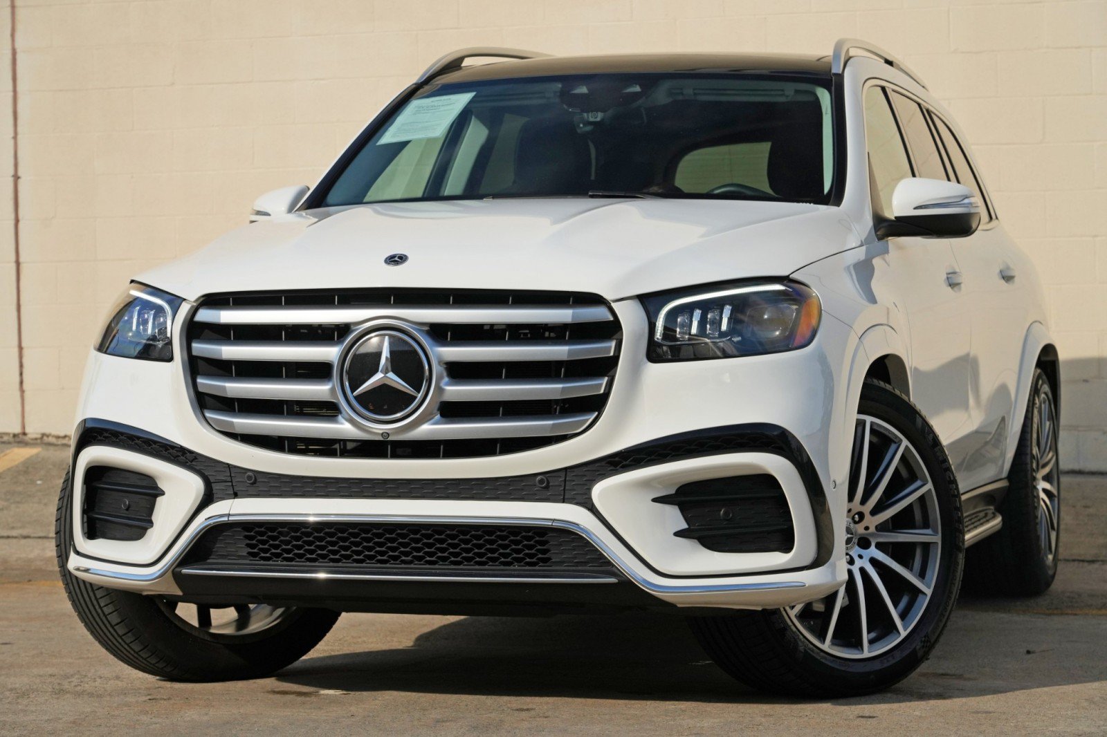 Used 2024 Mercedes-Benz GLS 450 4MATIC w/ AMG Line Exterior image 3