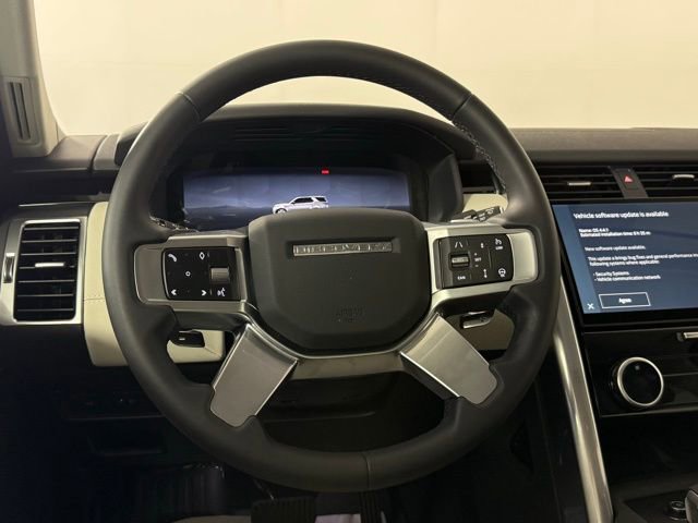 Certified 2025 Land Rover Discovery S image 24