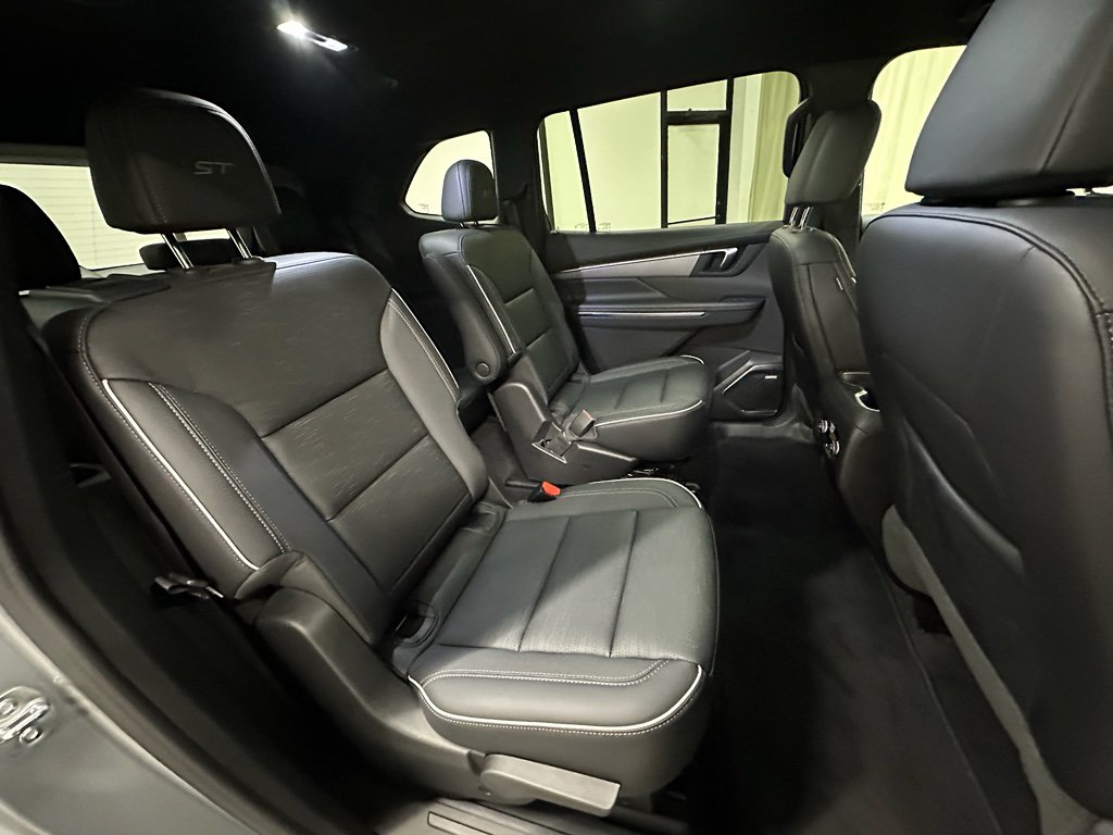 Used 2025 Buick Enclave Sport Touring image 21