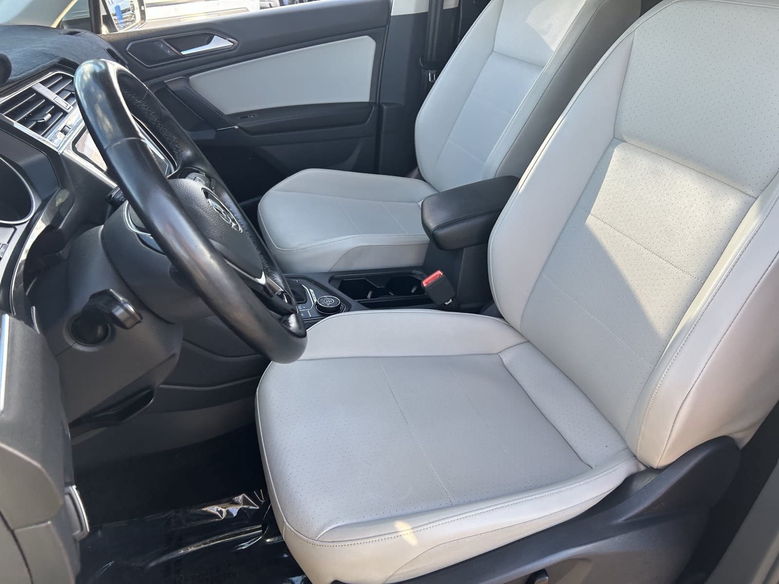 Used 2018 Volkswagen Tiguan SE AWD/4WD image 23