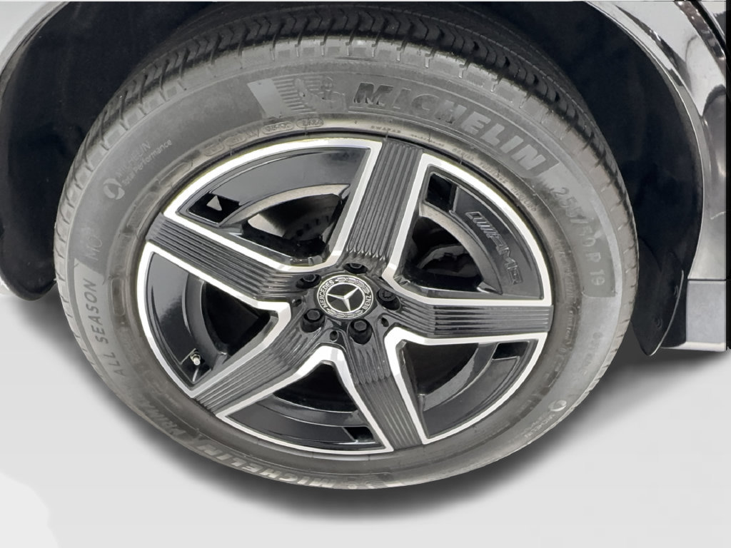 Used 2025 Mercedes-Benz GLC 300 w/ AMG Line image 16
