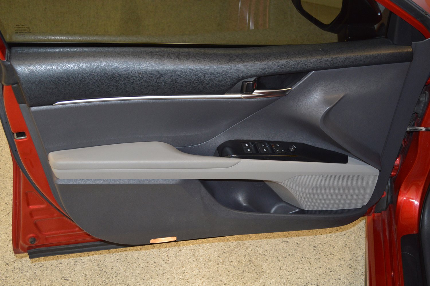 Used 2019 Toyota Camry SE FWD image 14