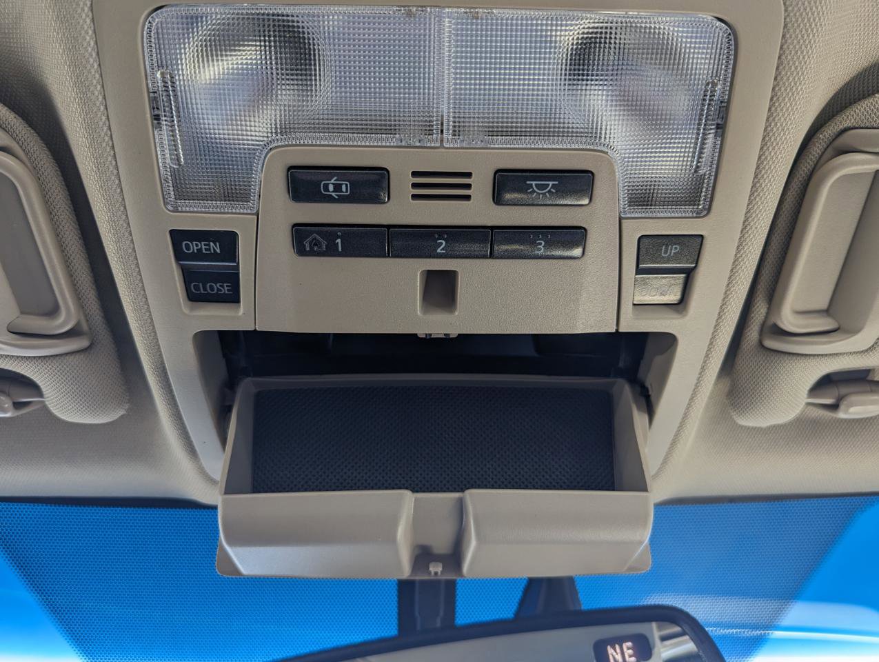 Used 2013 Toyota Camry XLE w/ Leather Pkg image 29