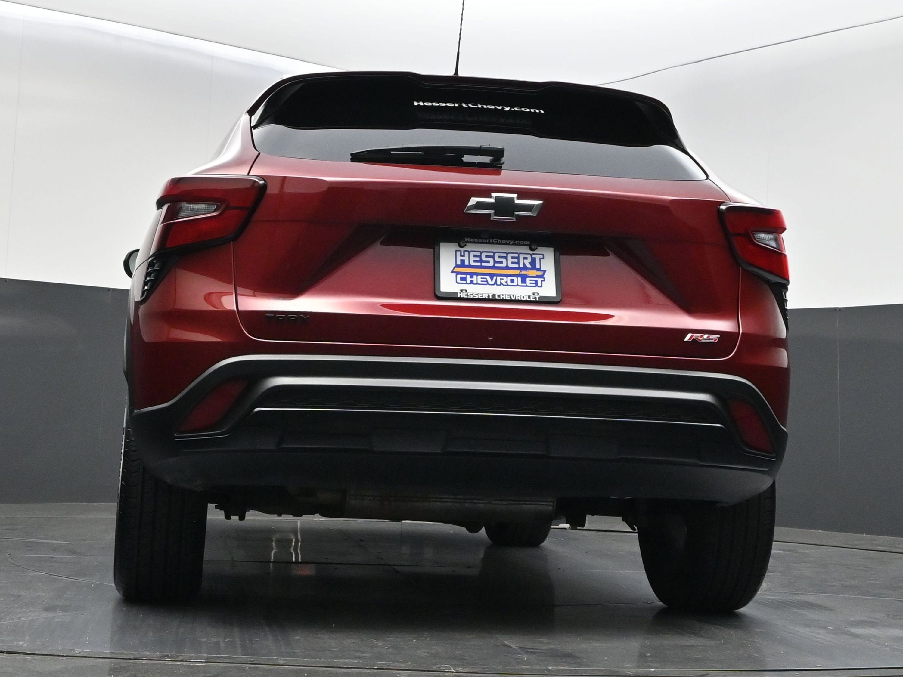 Used 2024 Chevrolet Trax RS w/ Sunroof Package FWD image 40