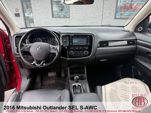 Used 2016 Mitsubishi Outlander SEL image 14