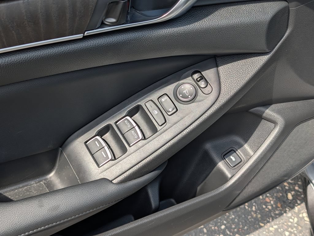 Used 2018 Honda Accord EX image 14