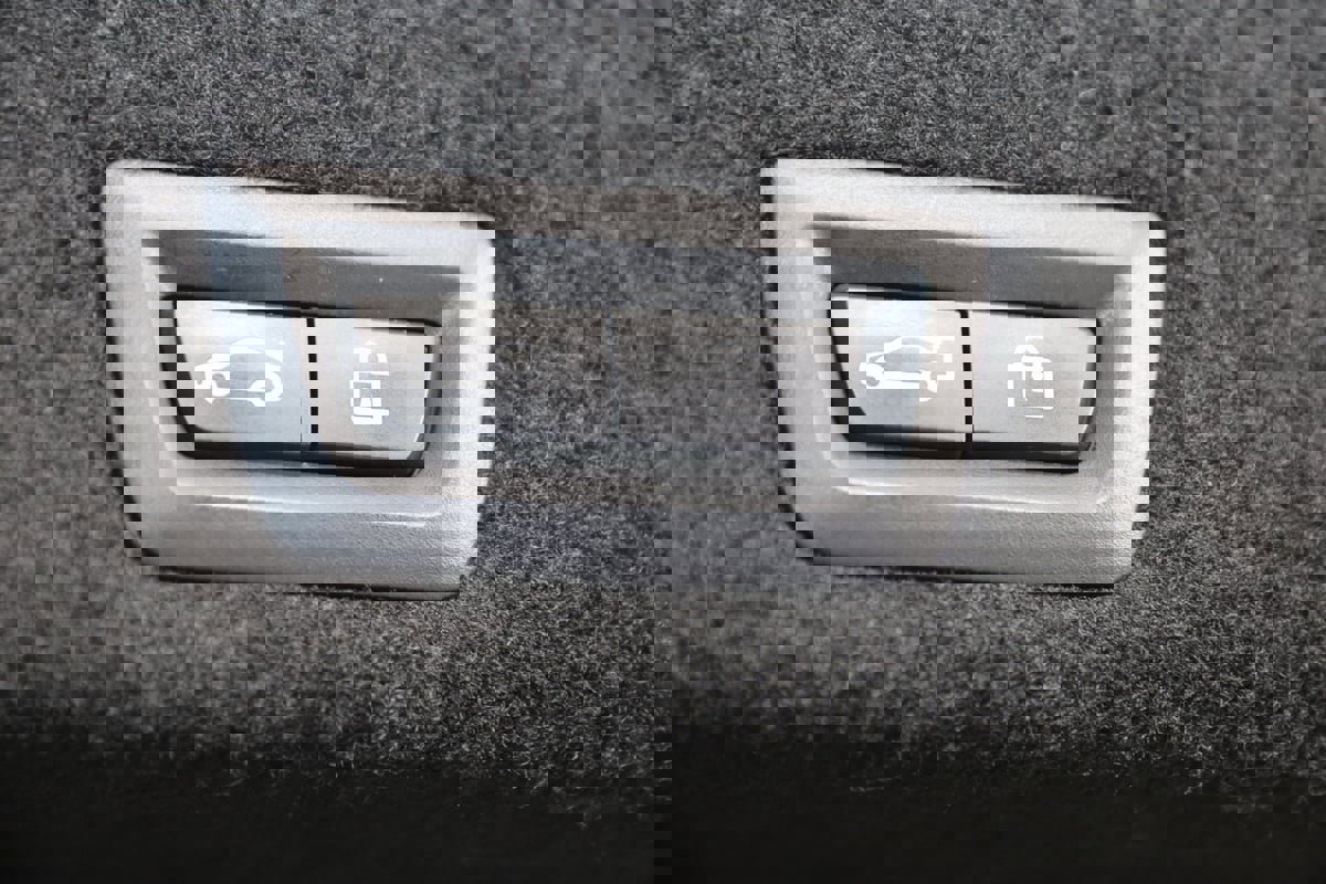 Used 2020 BMW 740i xDrive w/ Cold Weather Package image 61