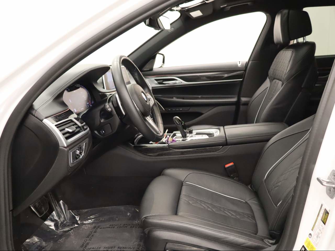 Used 2022 BMW 750i xDrive w/ Executive Package image 18