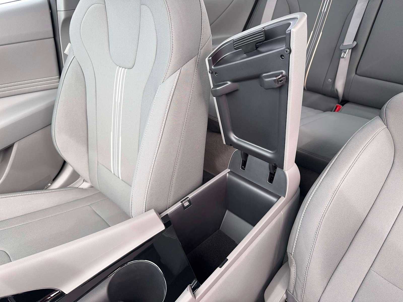 New 2026 Hyundai Elantra SEL Sport Premium image 18