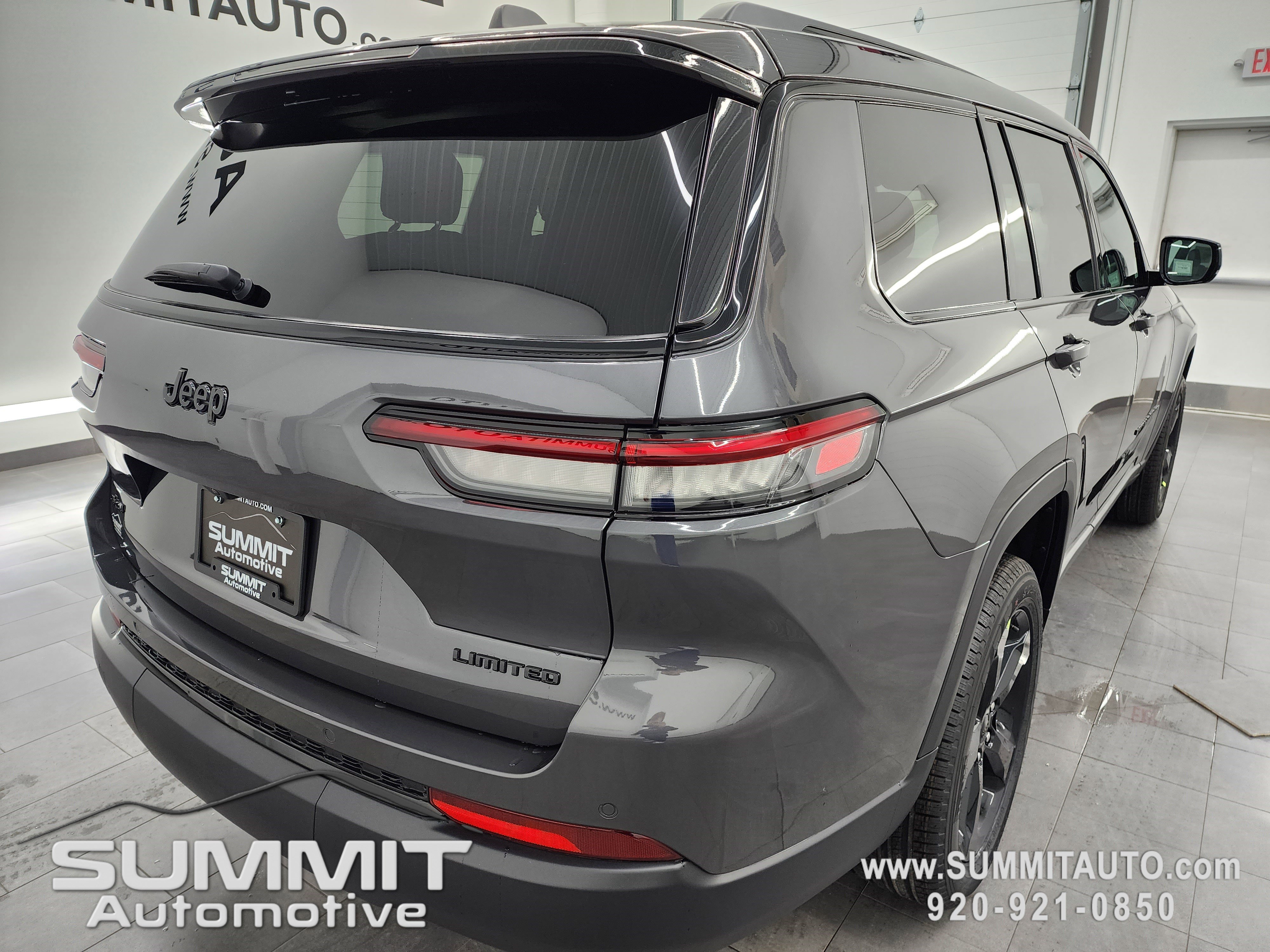 New 2025 Jeep Grand Cherokee L Limited w/ Black Appearance Package image 5