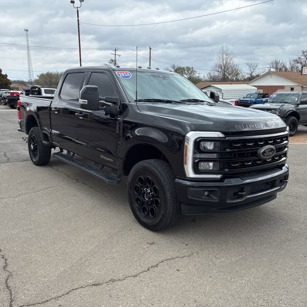 Used 2024 Ford F250 Lariat w/ Black Appearance Package image 9