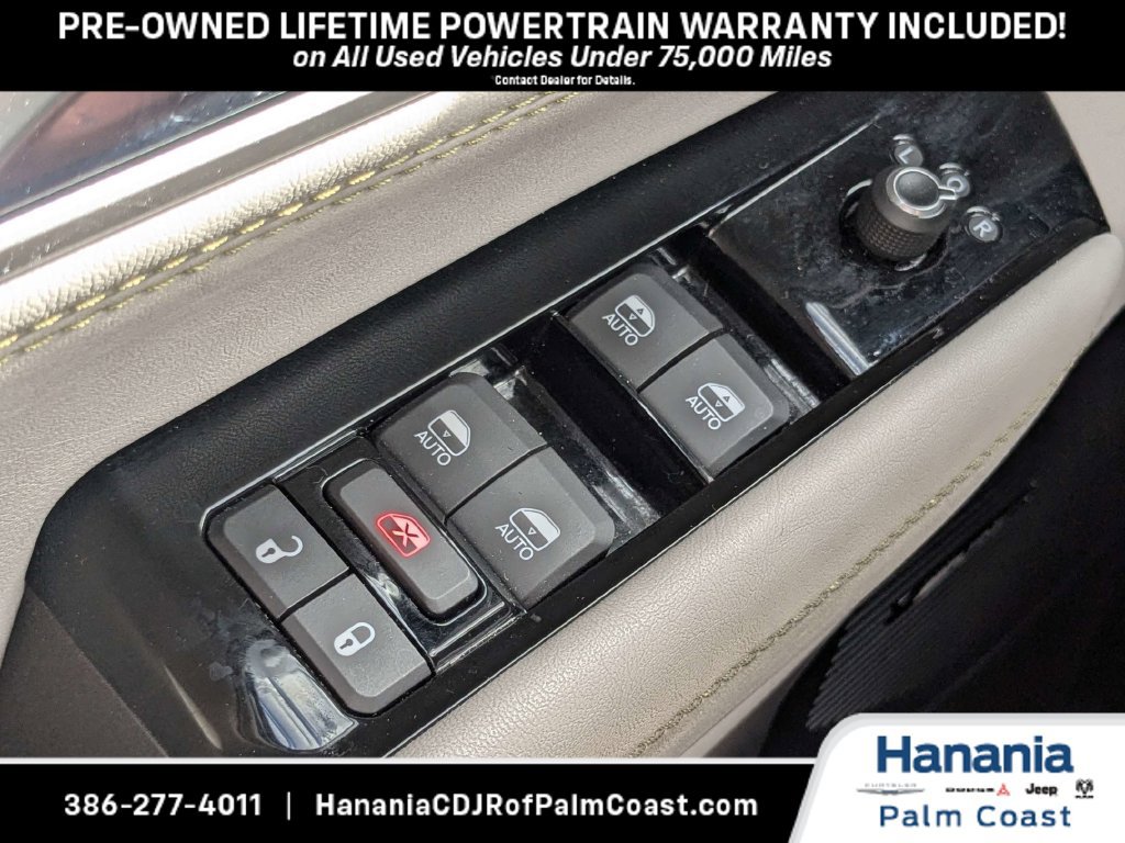 Used 2024 Jeep Wagoneer L Series II RWD image 25