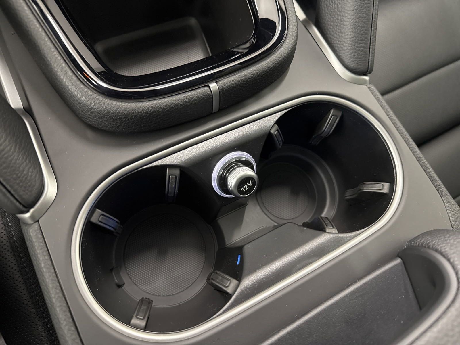 Used 2025 Porsche Cayenne image 30