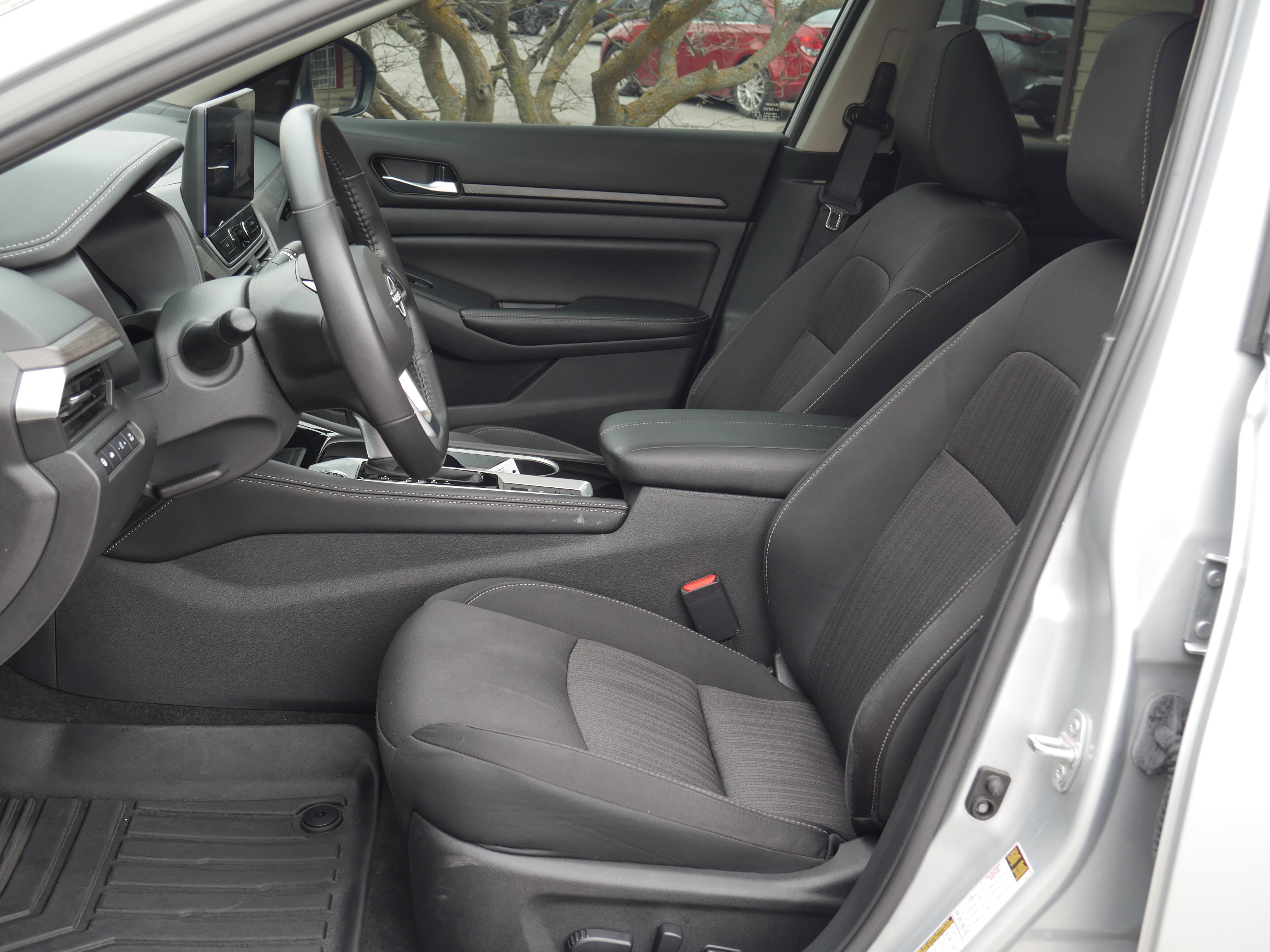 Certified 2024 Nissan Altima 2.5 SV w/ SV Premium Package image 10