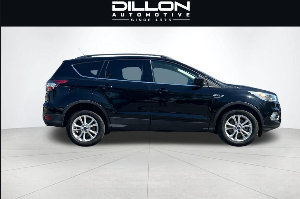 Used 2017 Ford Escape SE w/ Equipment Group 201A AWD/4WD image 3
