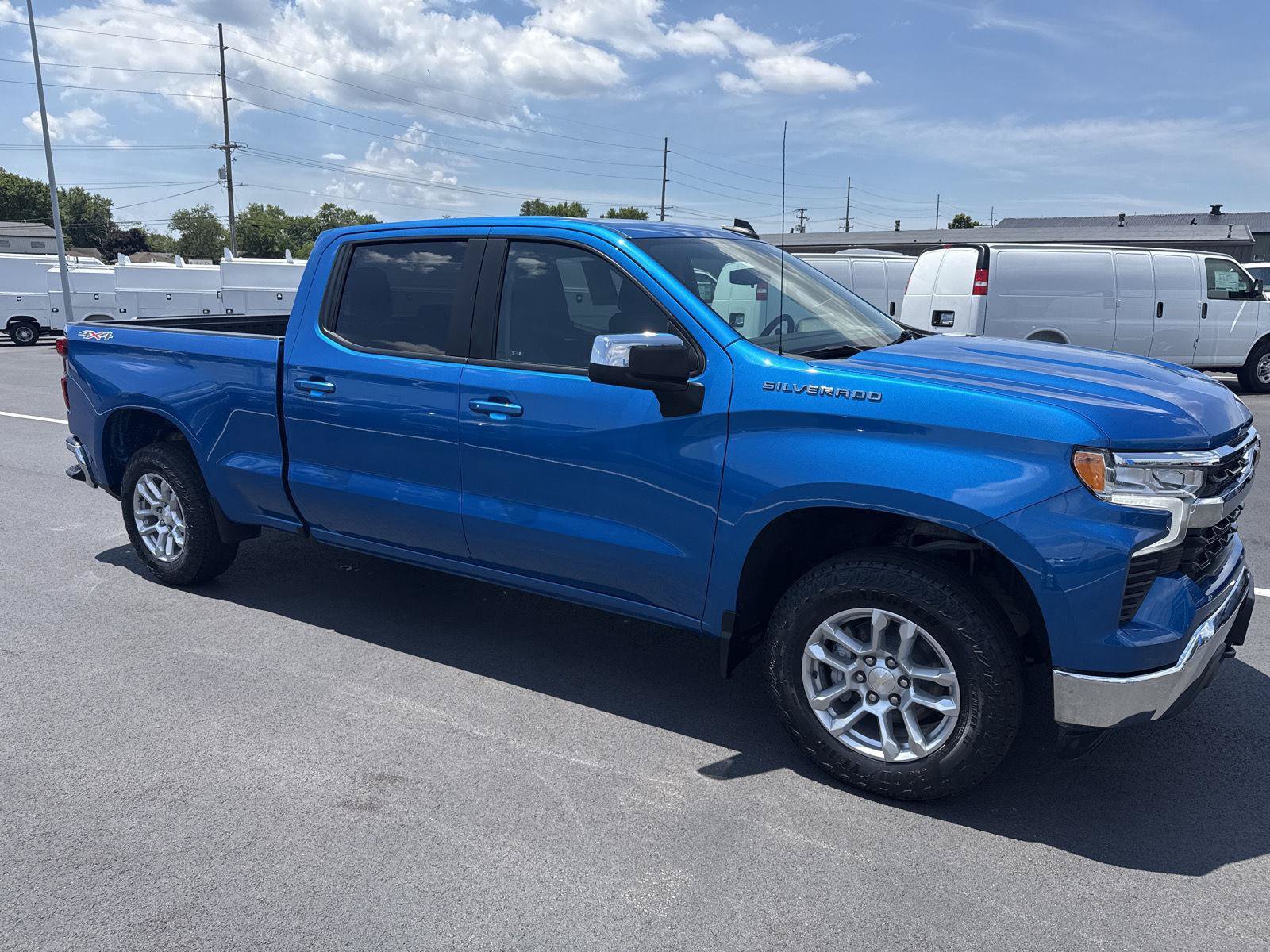 Used 2022 Chevrolet Silverado 1500 LT AWD/4WD image 5