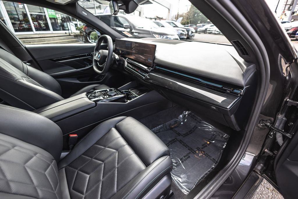 Used 2024 BMW 530i xDrive w/ Premium Package image 28