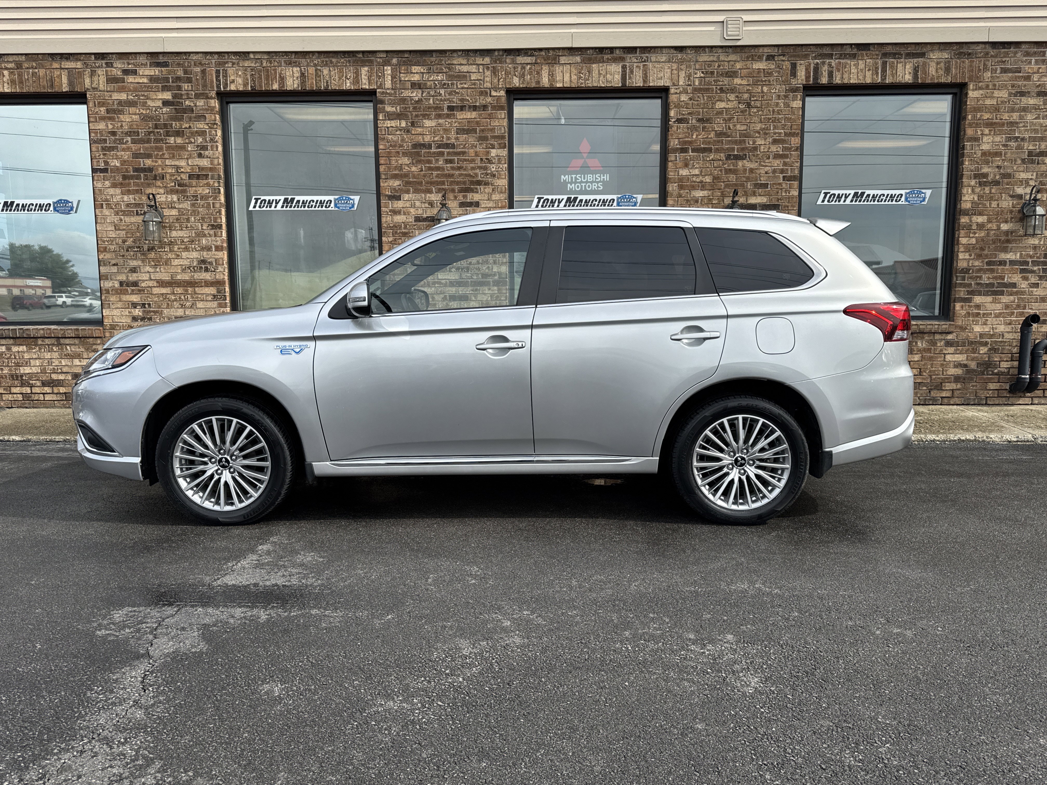 Used 2022 Mitsubishi Outlander SEL image 2