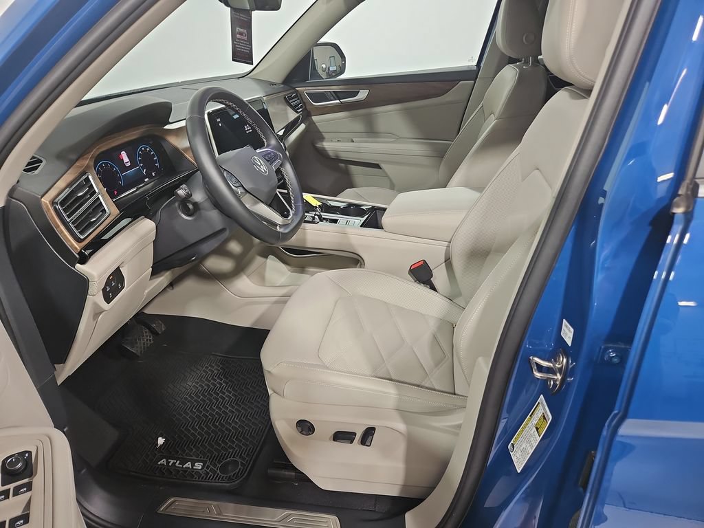 Certified 2025 Volkswagen Atlas SE AWD/4WD image 12