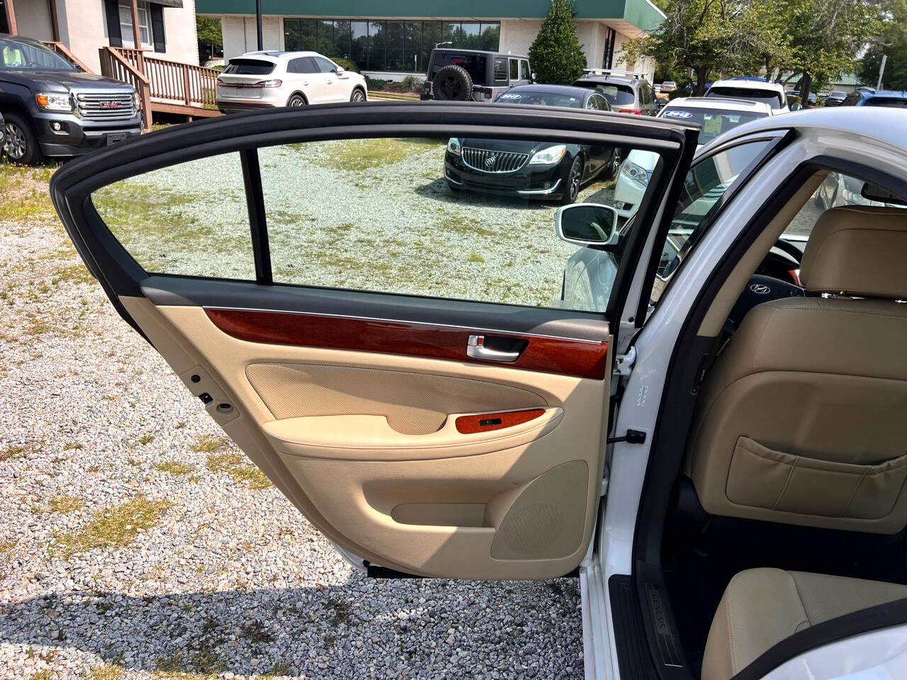 Used 2012 Hyundai Genesis 3.8 image 27