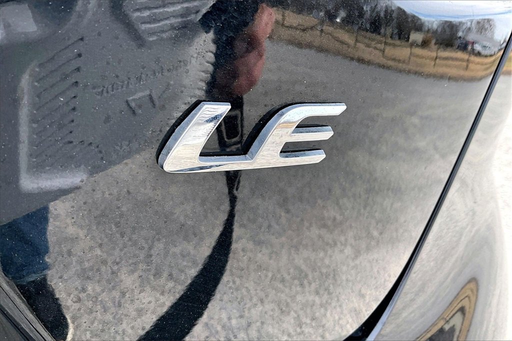 Used 2022 Toyota Corolla LE image 8