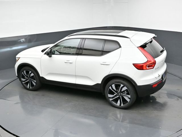 Used 2024 Volvo XC40 B5 Plus image 45