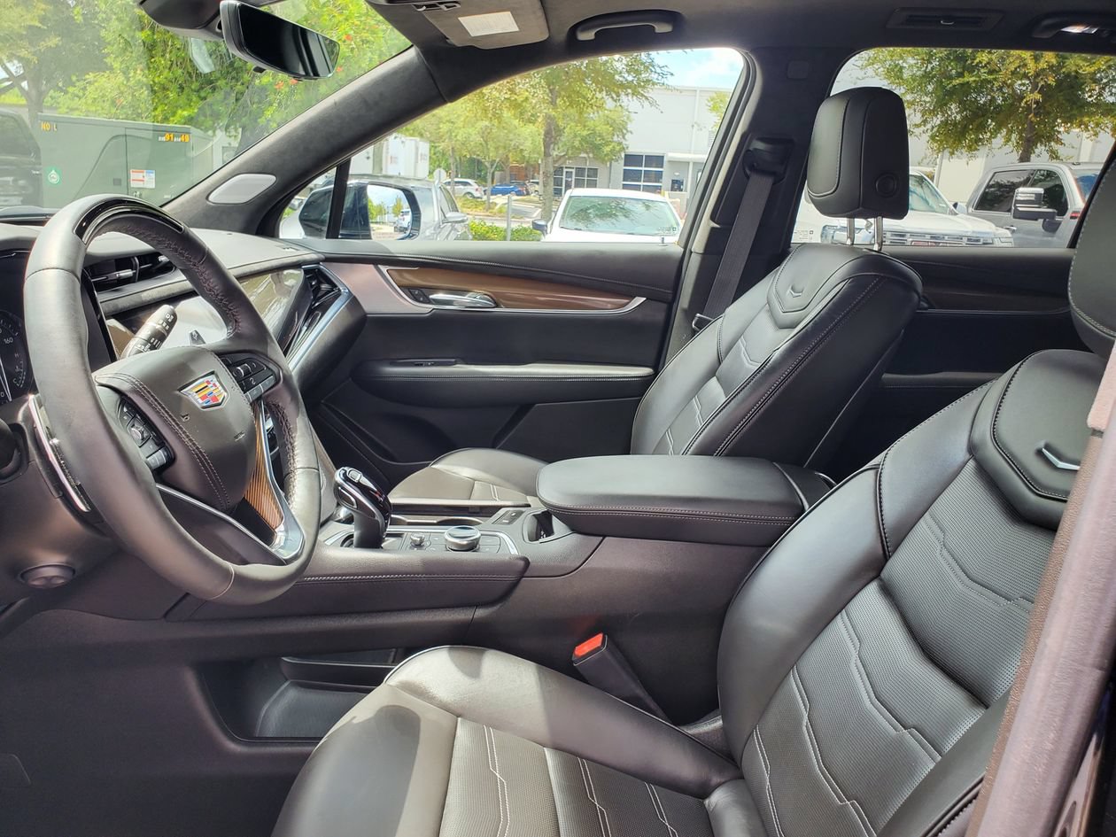 Used 2025 Cadillac XT6 Sport w/ Platinum Package AWD/4WD image 19