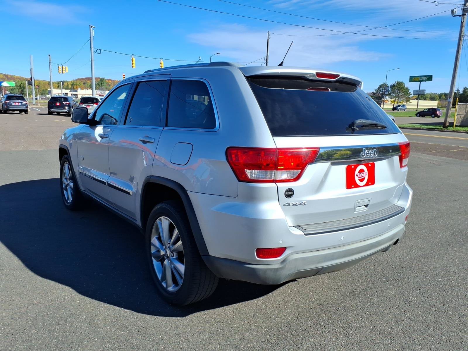 Used 2011 Jeep Grand Cherokee 70th Anniversary AWD/4WD image 4
