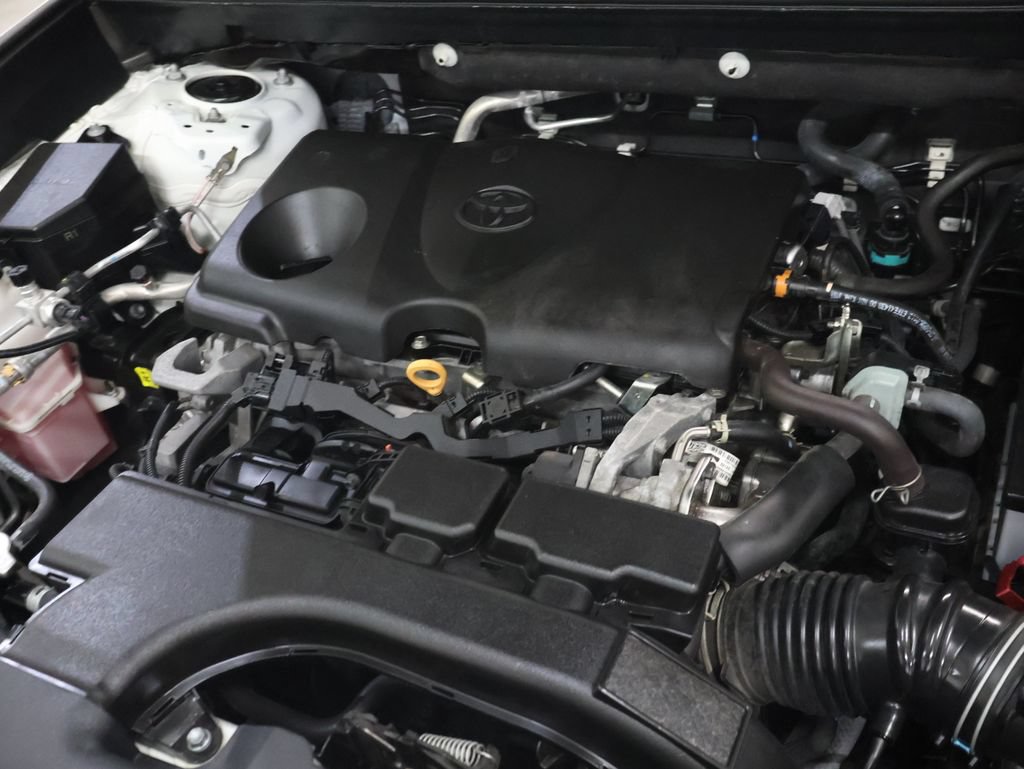 Used 2021 Toyota RAV4 XLE w/ Convenience Package FWD image 26