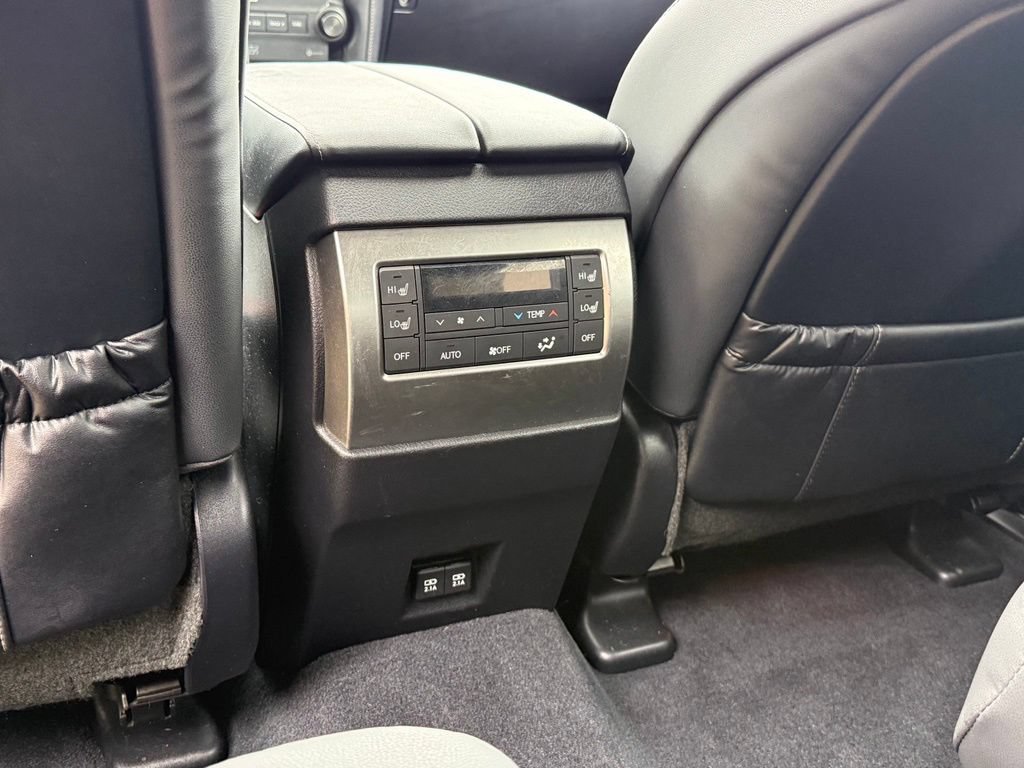 Used 2022 Lexus GX 460 Premium w/ Accessory Package AWD/4WD image 22