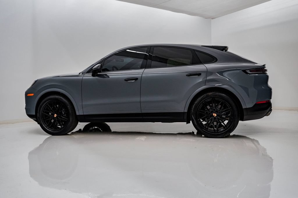 Certified 2025 Porsche Cayenne Coupe AWD/4WD image 2