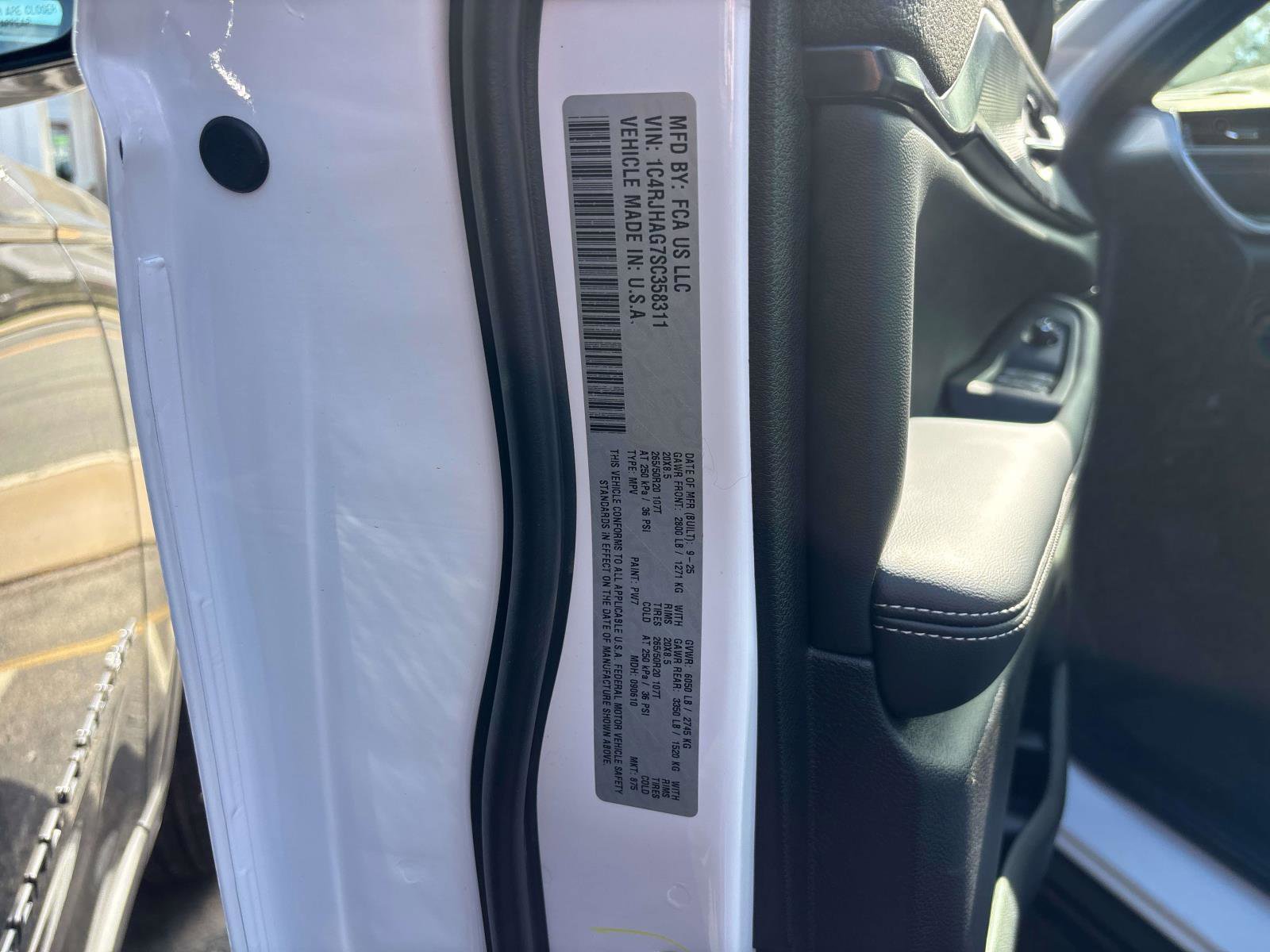 New 2025 Jeep Grand Cherokee Altitude image 11