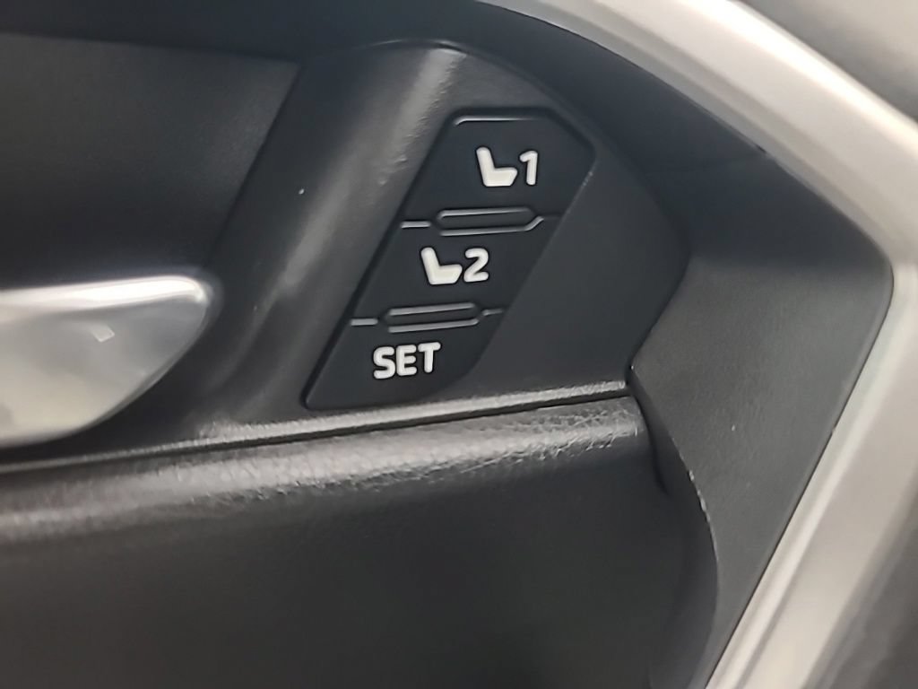 Used 2021 Toyota RAV4 XLE Premium AWD/4WD image 24