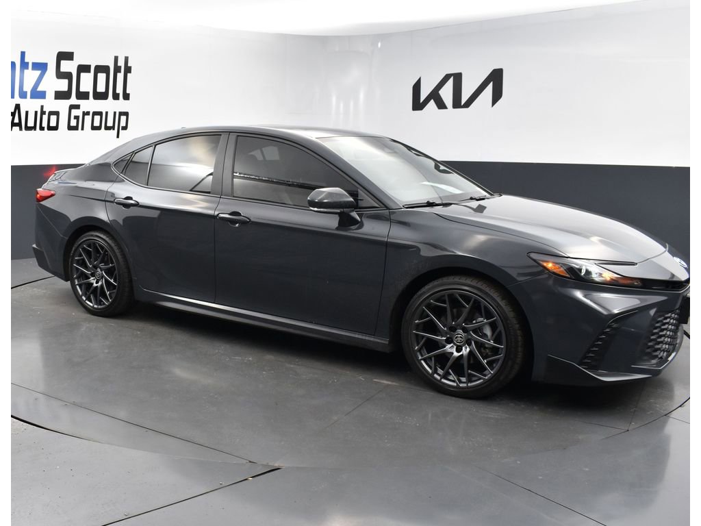 Used 2025 Toyota Camry SE w/ Convenience Package image 7