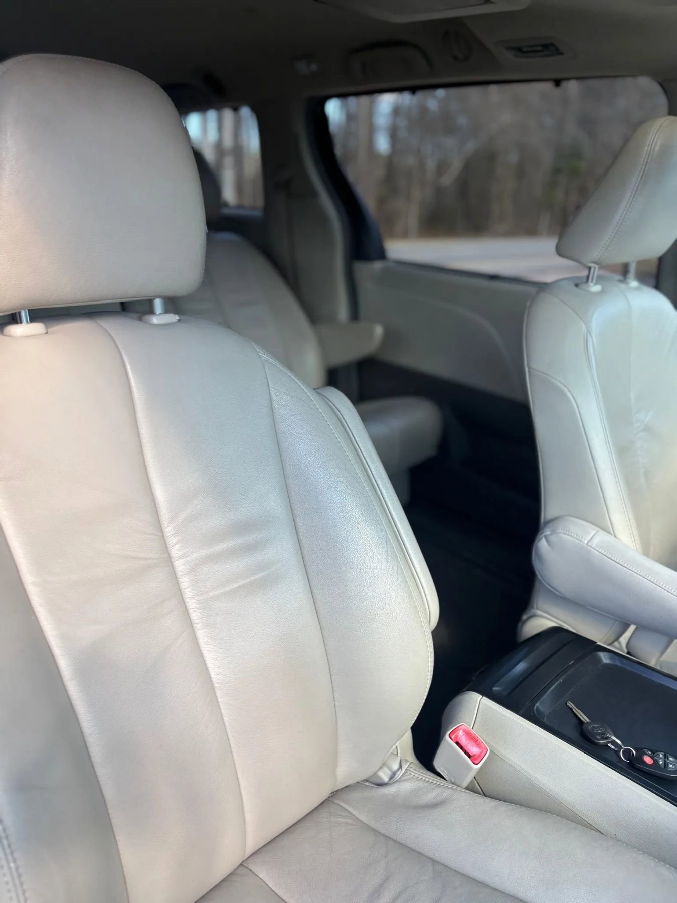 Used 2011 Toyota Sienna XLE w/ Entertainment Pkg image 25