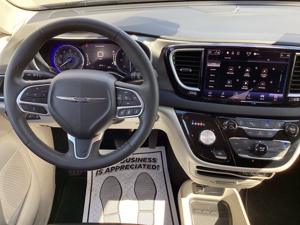 Used 2023 Chrysler Pacifica Touring-L FWD image 22