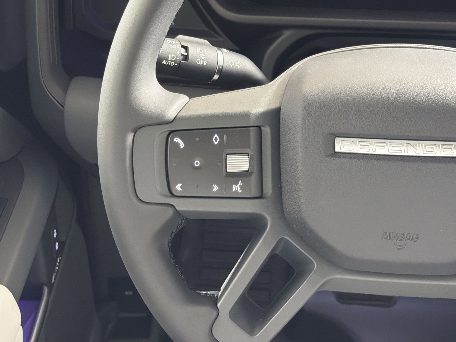 New 2025 Land Rover Defender 130 X-Dynamic SE image 12