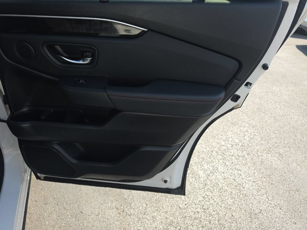 Certified 2025 Honda Pilot Black Edition image 32