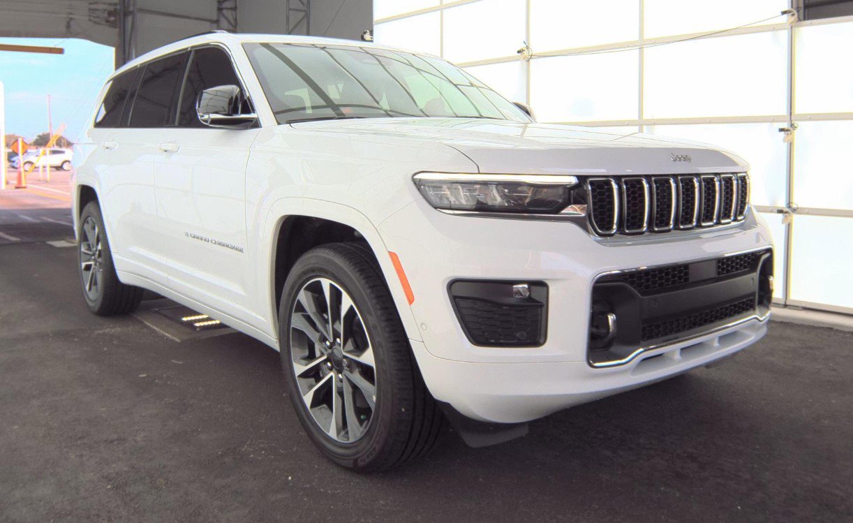 Used 2024 Jeep Grand Cherokee L Overland w/ Rear Seat Video Group I image 2