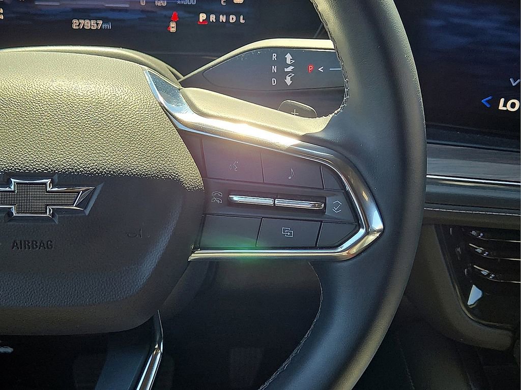 Used 2025 Chevrolet Suburban Z71 image 21